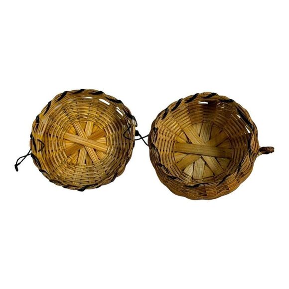 Handwoven Round Pine Straw & Rattan Trinket Box Sewing Jewelry With Lid 3" Mini - Picture 4 of 7